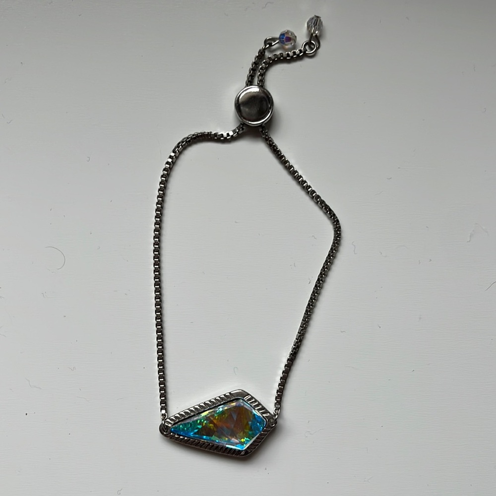 L&B woman’s gem bracelet